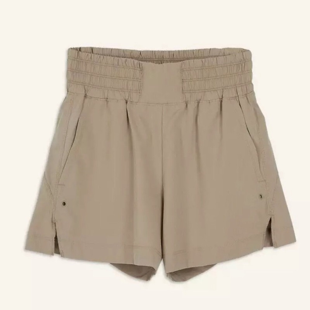NWT Old Navy High-Waisted StretchTech Shorts 4-inch Tan Large